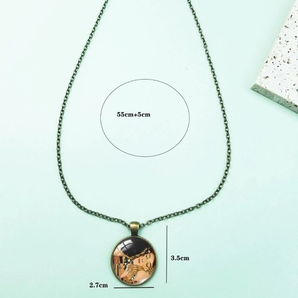Artsy Cool Pendant of the Famous Gustav Klimt Art "the Kiss" Pendant Jewelry - Picture 3 of 3